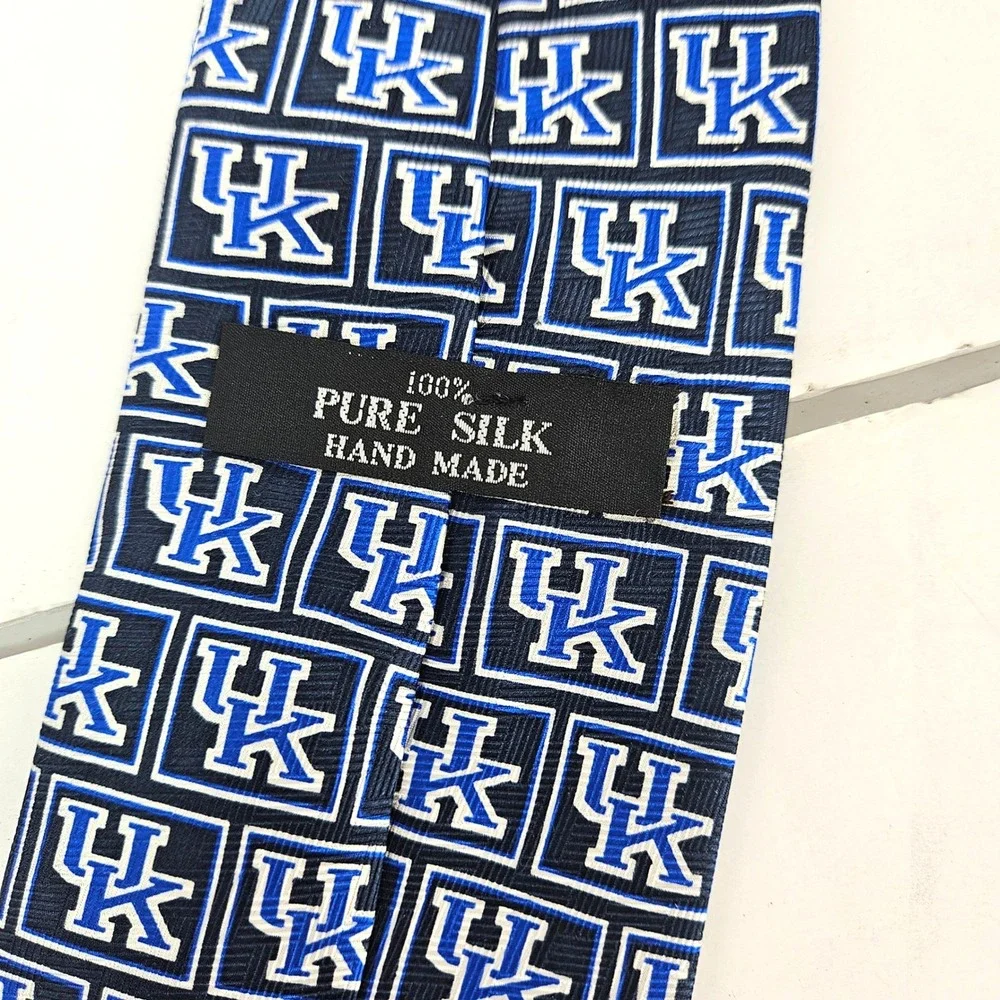 Kentucky Wildcats UK Mens 100% Silk Neck Tie Blue White official - Picture 4 of 4